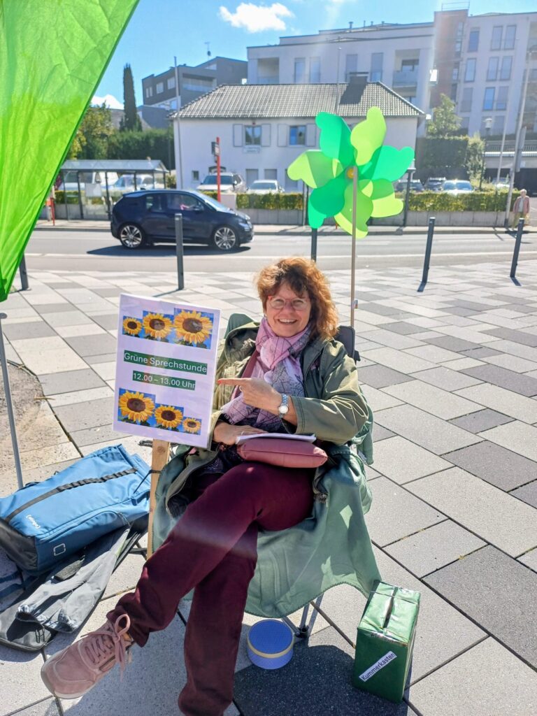 Grüne Sprechstunde am Rand des Markts am Otto-Fuchs-Platz